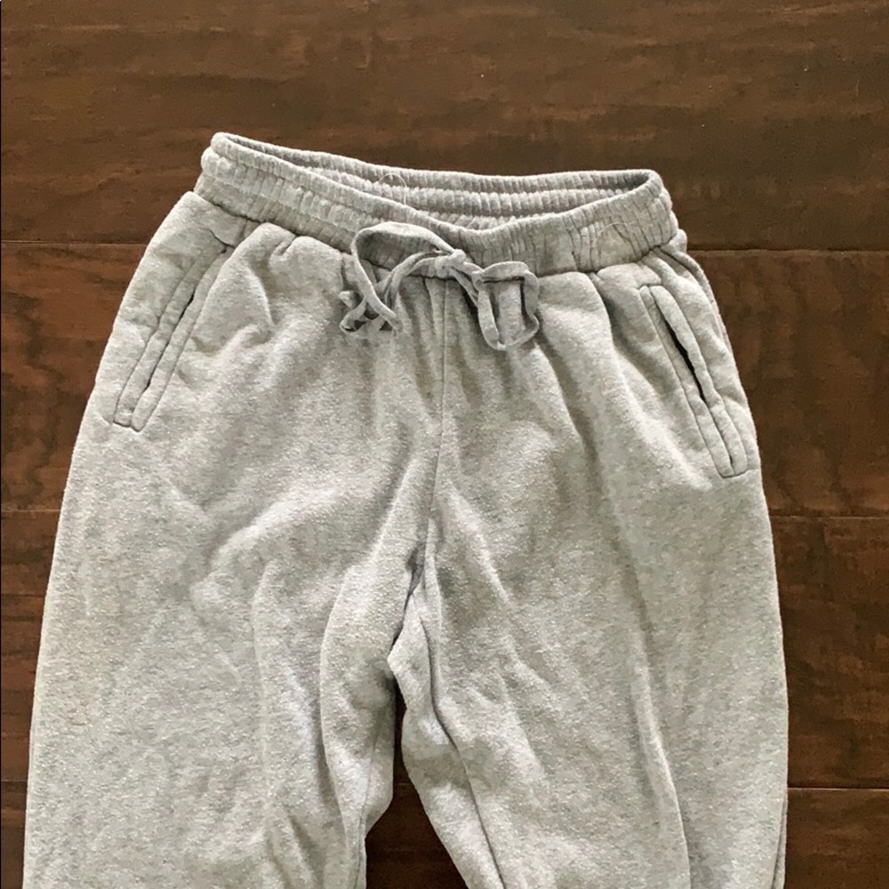 BRANDY MELVILLE SWEAT PANTS